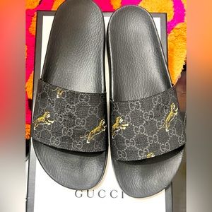 Men Gucci slides size 9